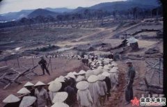 Խս�еķ��˶��У�֫�Ⲣ�Ե�Խ����Ů��ͼ�⣩